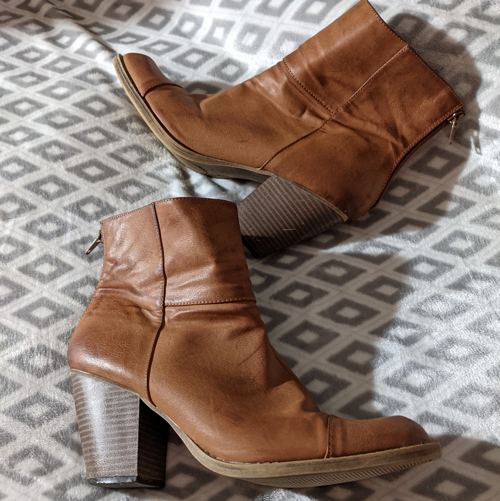 Block heel Cognac faux leather bootie women's boots size 10